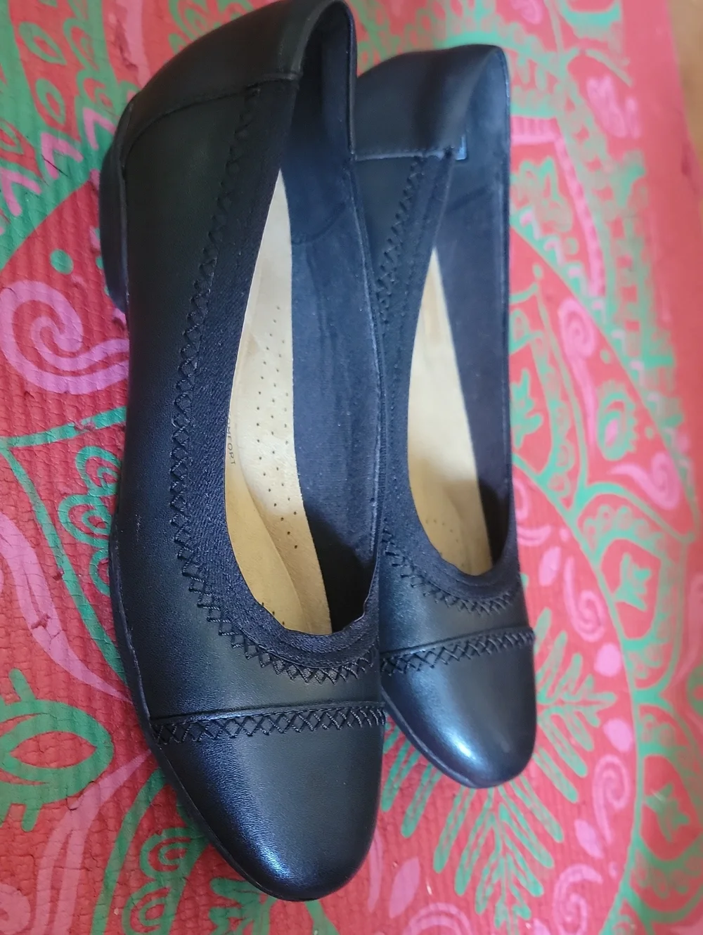 Clarks Black Leather Round-Toe Slip-On Flats